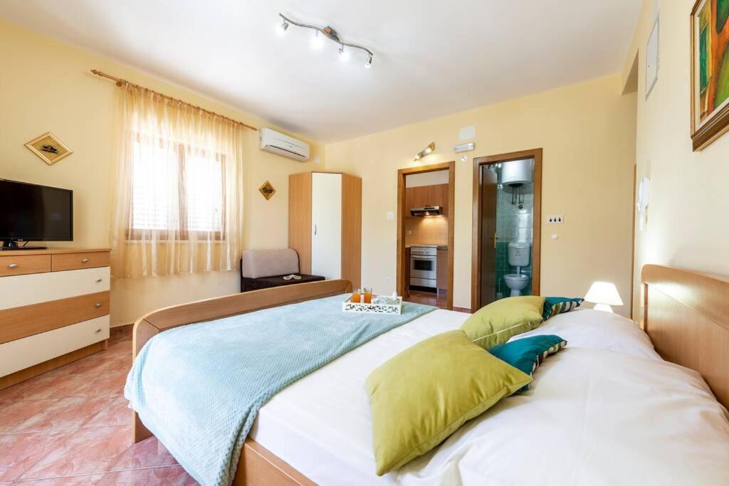 Vila Vergatum-Privacy,Gym,Billiards,Table Tennis Donji Brgat 外观 照片