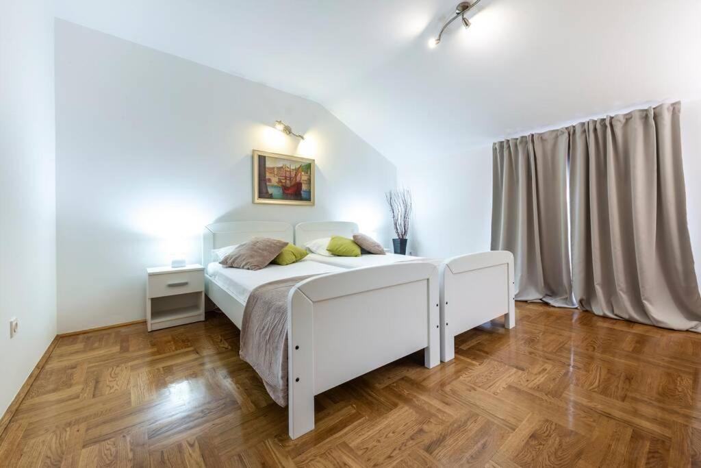 Vila Vergatum-Privacy,Gym,Billiards,Table Tennis Donji Brgat 外观 照片