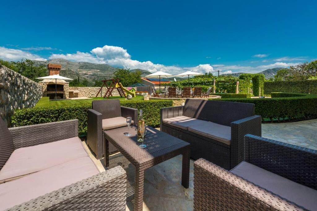 Vila Vergatum-Privacy,Gym,Billiards,Table Tennis Donji Brgat 外观 照片