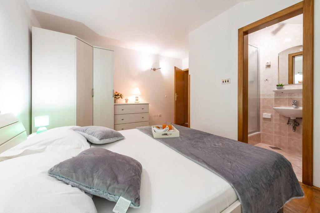 Vila Vergatum-Privacy,Gym,Billiards,Table Tennis Donji Brgat 外观 照片