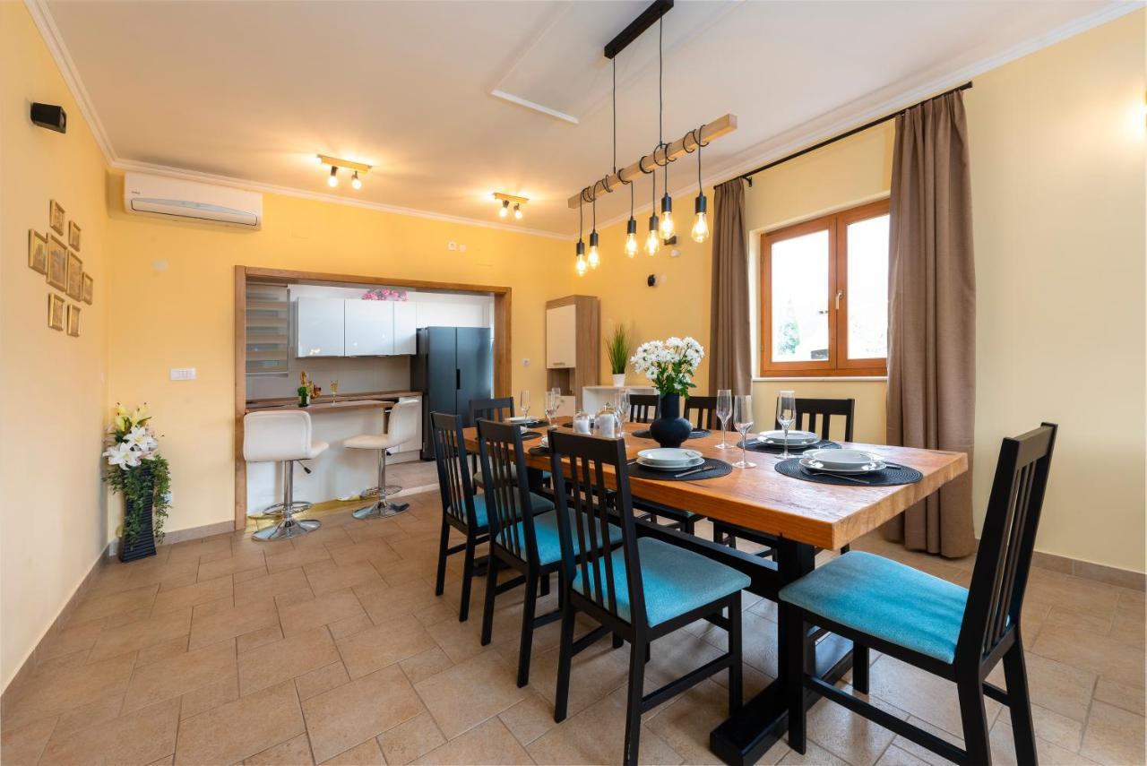 Vila Vergatum-Privacy,Gym,Billiards,Table Tennis Donji Brgat 外观 照片