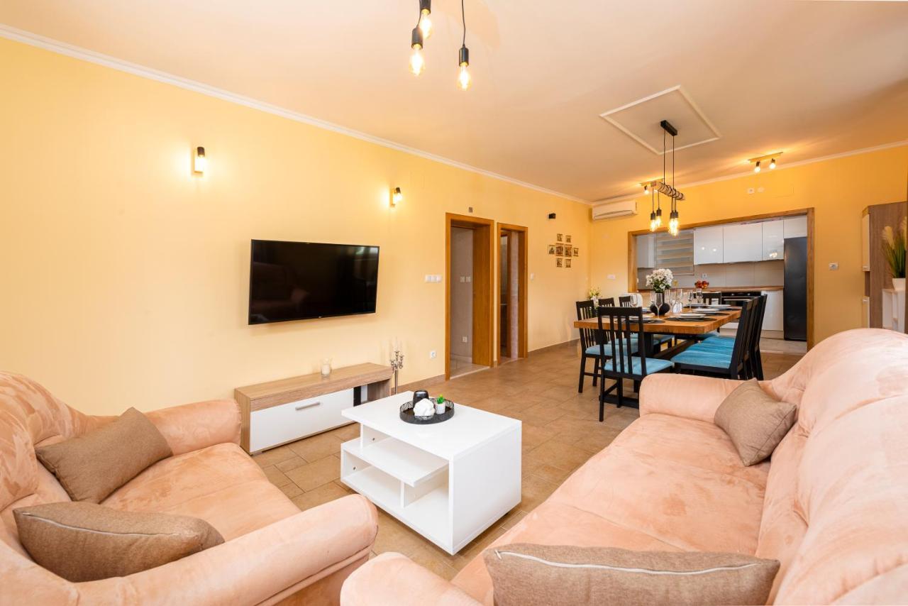 Vila Vergatum-Privacy,Gym,Billiards,Table Tennis Donji Brgat 外观 照片